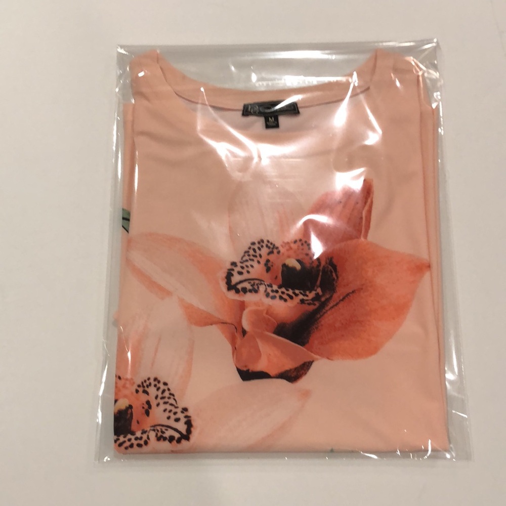 DG2  by Diane Gilman - Peach Short Sleeve Floral Design Top - NWOT Never Used - Picture 8 of 8